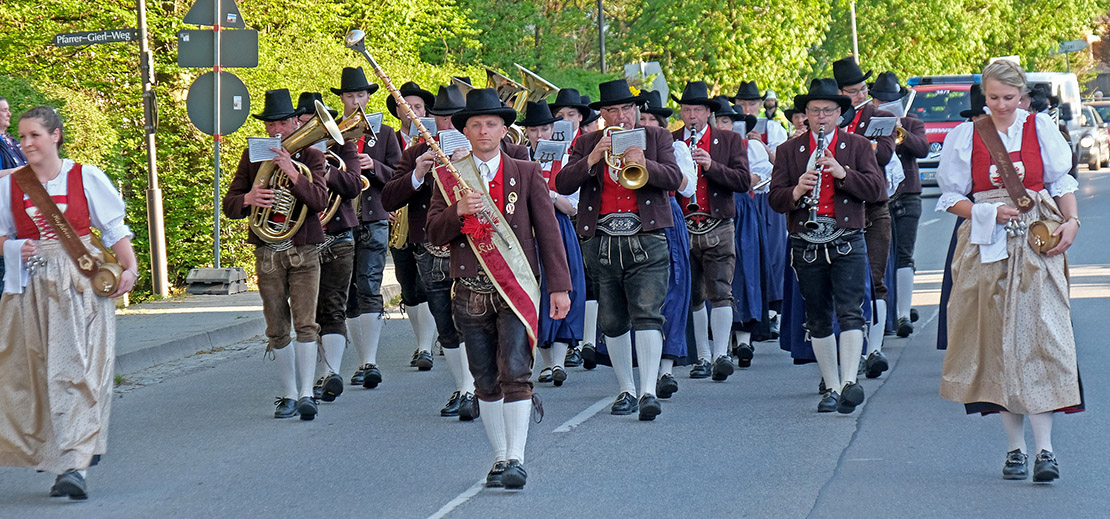 Einmarsch Kiefersfelden Bayerischer Fruehling